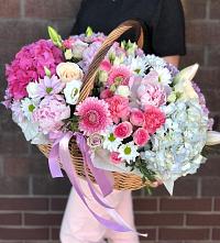 Композиция солнечный день в Юшково Цветочная композиция из Розы, Хризантемы, Пионы и Лизиантусы в корзине в Юшково