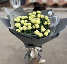 Букет Белые кустовые розы Солинеро в Юшково