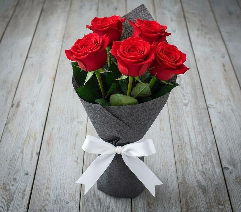 Букет 5 Красных роз Эдлесс Лав в Юшково