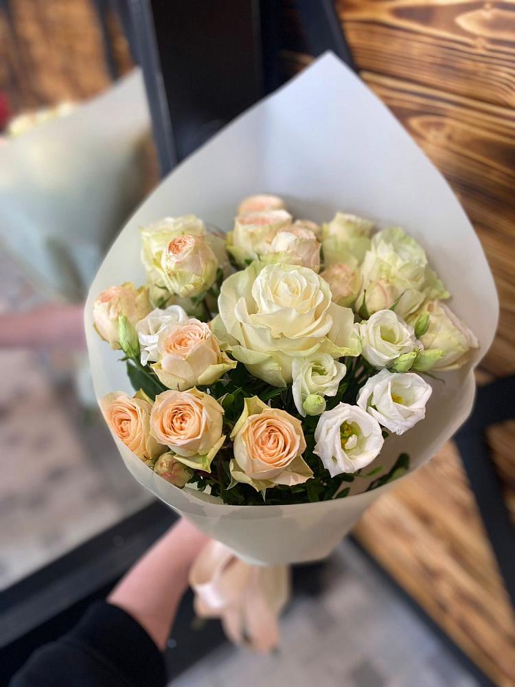 Букет цветов из: Розы и Лизиантусы в Юшково